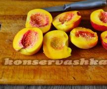 Как закрыть персики дольками в сиропе?
